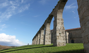 Aqueduto e Igreja do Mosteiro de Santa Clara